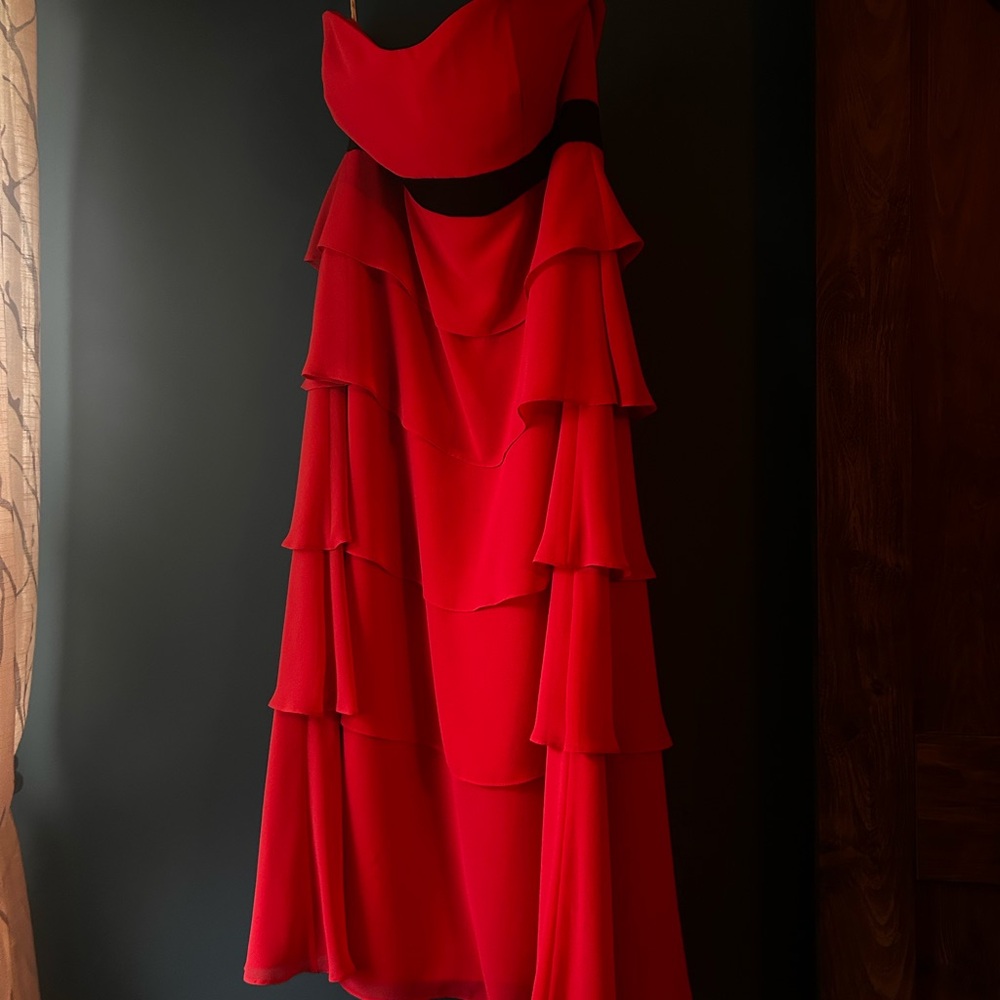 Chic Strapless Red Layered Dress